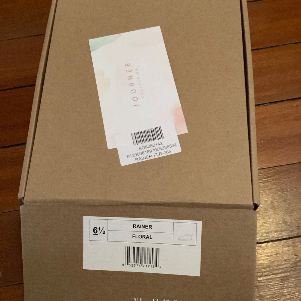 Journee Rainer Floral Short Rain and Gardening Boots - Picture 5 of 5